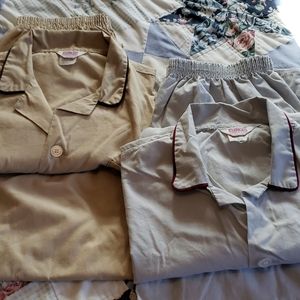 2 pairs mens pjs.